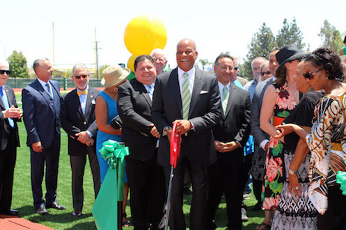 Lott cuts ribbon