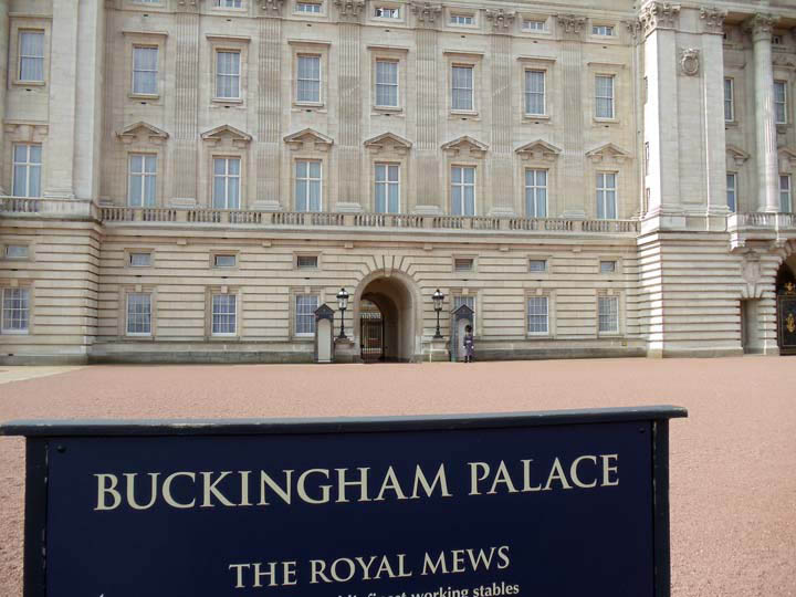 06Buckingham Palace