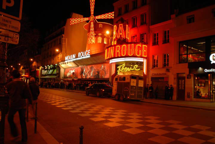 12Moulin Rouge