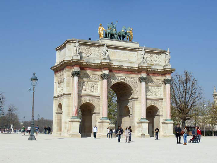 29Arc outside Louvre